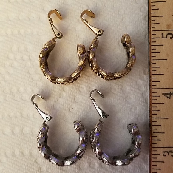 Vintage Avon clip on earrings - Picture 2 of 2